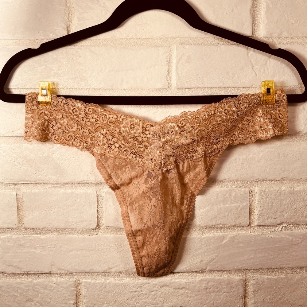 NWT Soma Embraceable Allover Lace Thong L Large Soft Tan Nude #0431
